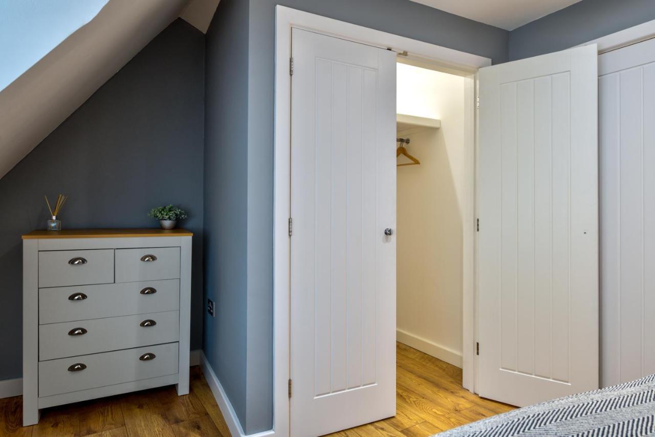 Stamford Central Stay - Stylish 2-Bed Apartment With Wifi Exterior photo